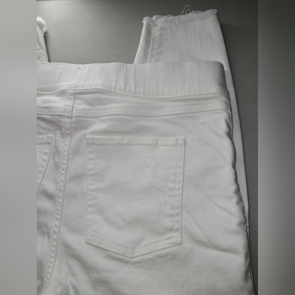 SPANX Classic White No Button Shapewear  Size M - Picture 9 of 10